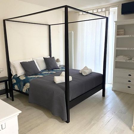 Front Beach Apartments Виареджо Экстерьер фото